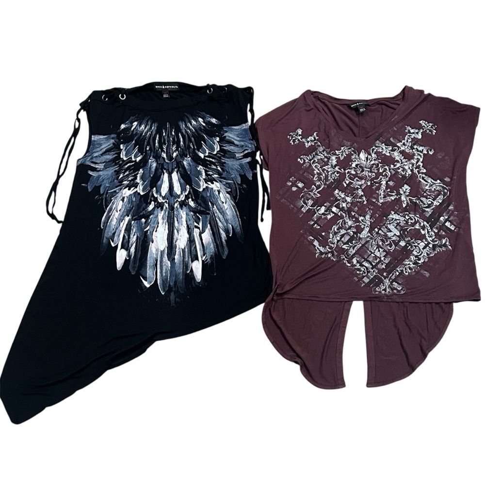 Bundle of 2 Rock & Republic Maroon and Black Graphic Short Sleeve Tops Grunge XS